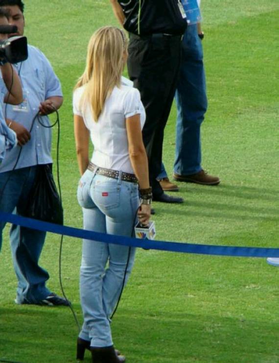 ines-sainz-jeans-jets.jpg