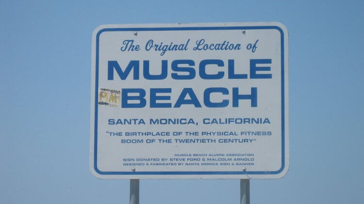 мускулистый пляж